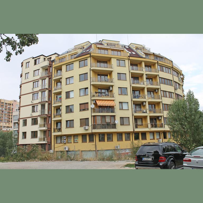 Flora Apartment Centrum Sofia Bagian luar foto