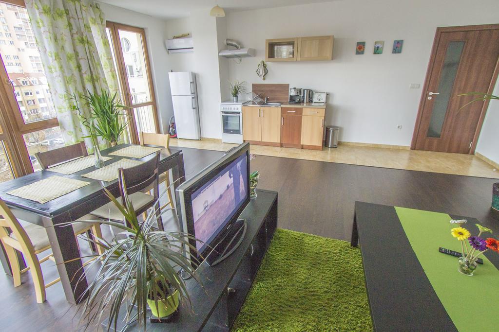 Flora Apartment Centrum Sofia Bagian luar foto